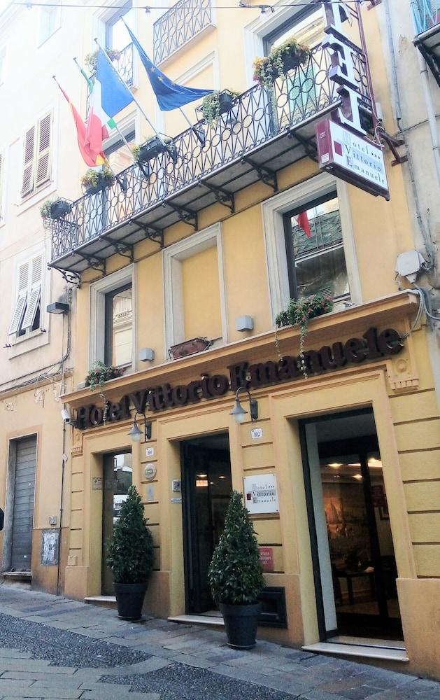 维托里奥埃马努埃莱酒店 萨萨里 外观 照片